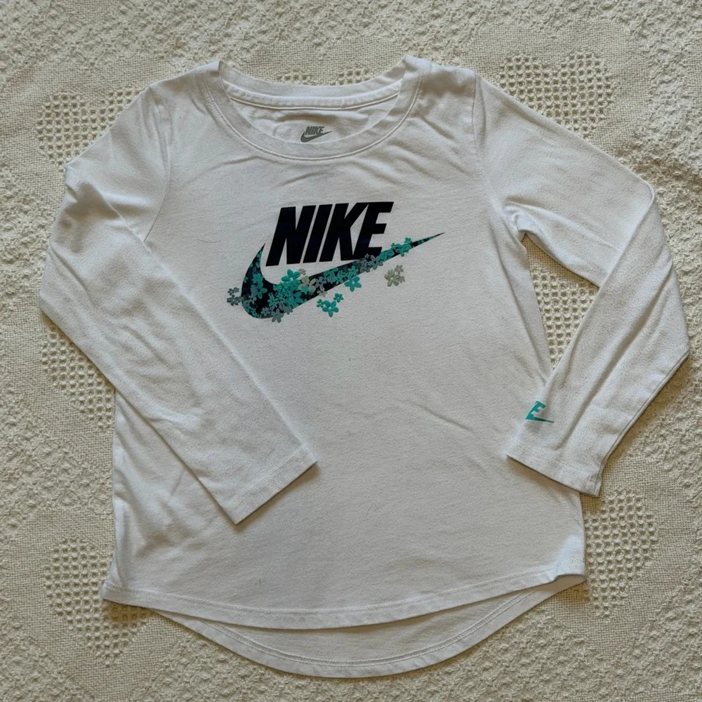 Nike White Long Sleeve Top & Gray Leggings Set with Teal Accents - Picture 2 of 3